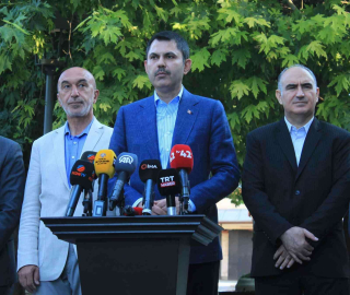 Bakan Kurum bayram namazını Konyada kıldı