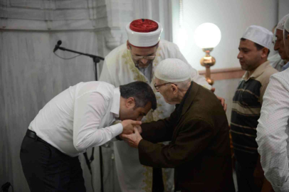 Başkan Oktay Yılmaz bayramı Tatbikat Camiinde karşıladı