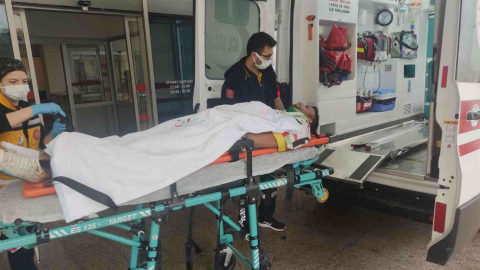 Otomobil Zeytinliğe Uçtu: 3 Yaralı