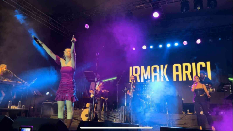 10 Bin Kişi Irmak Arıcı Ve Kerim Arazla Coştu