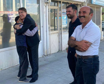 Yaşlı vatandaşın Erdoğan sevgisi: “Ben onu bunu bilmem, oyum Tayyipin”