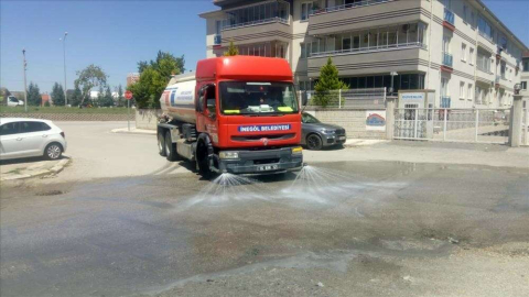 İnegölde Cadde Ve Sokaklar Temizleniyor