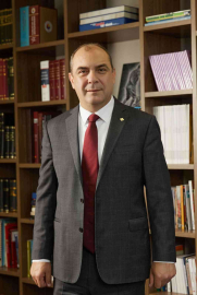 Sanayide çarklar dönmeye devam ediyor