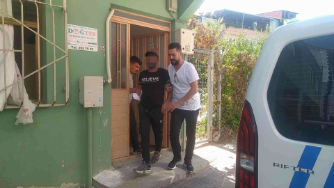 Bursada Ailesine Kızdı, Bıçakla Kendini Rehin Aldı