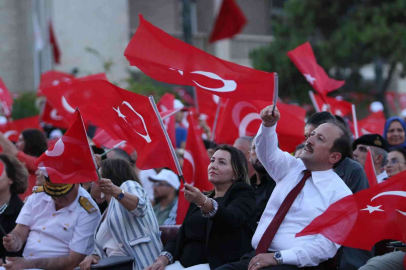 Mersinliler, 15 Temmuzun yıl dönümünde meydanlara akın etti