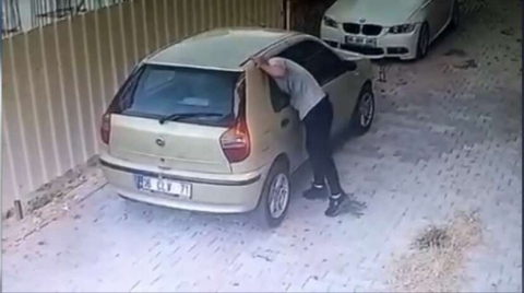 Bursada Gözüne Kestirdiği Çantayı Otomobilin Camını Patlatarak Çaldı