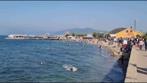 Günübirlikçiler Mudanyada Denize Akın Etti