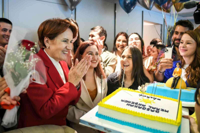 İYİ Parti Lideri Akşenere doğum günü sürprizi