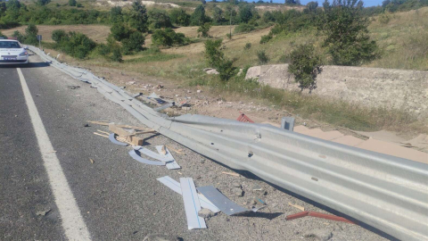 Sunta Yüklü Kamyon Şarampole Uçtu, Sürücü Yaralandı