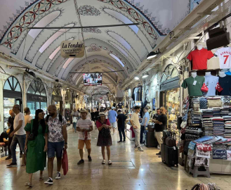 Suudi turistlerin gelmesi ile birlikte Kapalıçarşıda ziyaret sayıları arttı