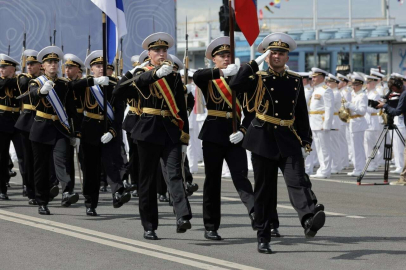 Rusya Devlet Başkanı Putin, Rus donanması geçit törenine katıldı