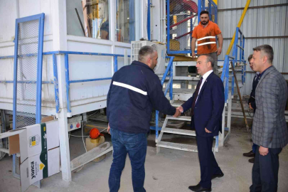 Vali Öner, İl Özel İdaresi Asfalt Plent Tesisi ile Ardahan Tekstil Atölyesi inşaatında incelemelerde bulundu