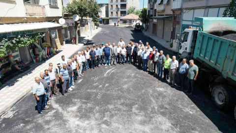 Akhisarın yolları büyükşehir tarafından asfaltlanıyor