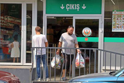 Poşetleri doldurup çıktılar, Cumhurbaşkanı Erdoğana teşekkür ettiler