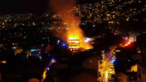 Tarihi İpekçilik Fabrikasındaki Yangın, Yerleşim Yerlerine Sıçramadan Son Anda Söndürüldü