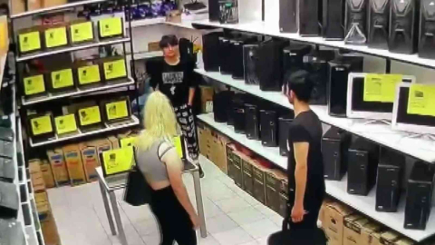 Otomobilden Çaldıkları Laptopu Sattılar, Güvenlik Kameralarından Kaçamadılar