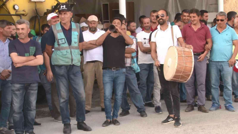 Belediye işçileri yüzde 80lik zammı davullu zurnalı kutladı