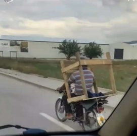 Bursada Motosiklette Palet Taşıyan Adam Kameralarda