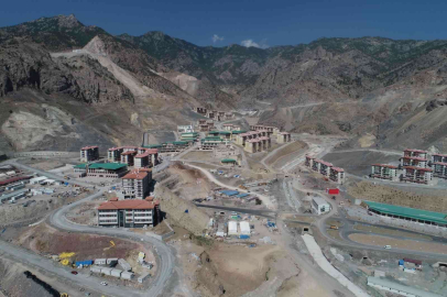 Yusufelinde yeni ilçedeki konutların anahtarları teslim edilmeye başladı