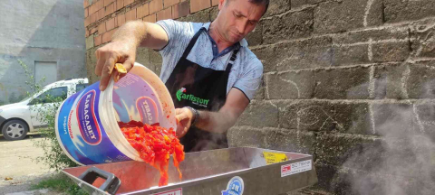 Salça zamanı telefonu susmuyor