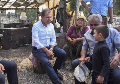 Seçer, Anamur ve Bozyazıda vatandaşlarla buluştu