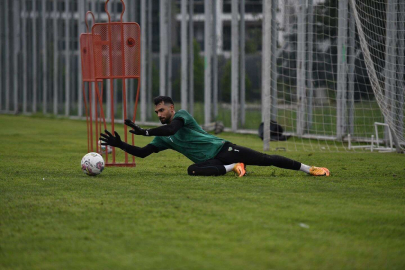 Bursasporlu Futbolcular 30 Ağustos Zafer Bayramını Kutladı