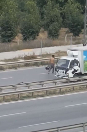 Çevre Yolunda Araçların Arasında Ölüme Meydan Okudu..