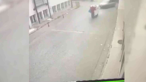 Bursada İnanılmaz Kaza Kamerada...ekmek Teknesinin Altında Kaldı