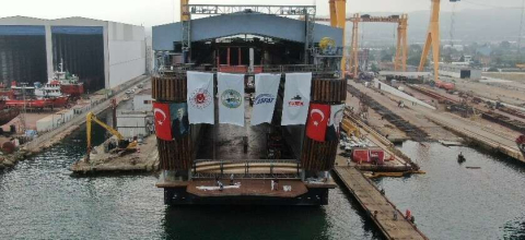 Yalovada kendi sınıfında dünyada tek denizaltı havuzu denize indirildi