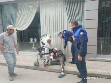 Bursada Dilencinin Zabıtaya Direnme Anları Kamerada