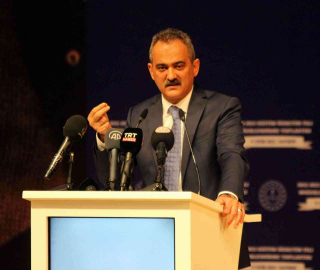 Bakan Özer: Eğer okulları kapalı tutsaydık en önemli fırsat penceremiz olan gençlerimizi kaybedecektik