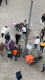 Şehrin Merkezinde Herkesin Gözü Önünde Defalarca Bıçakladı