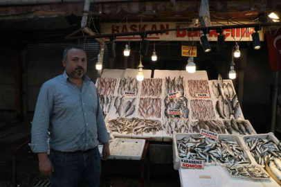 Tezgahlar balıkla doldu taştı, fiyatlar yarı yarıya düştü