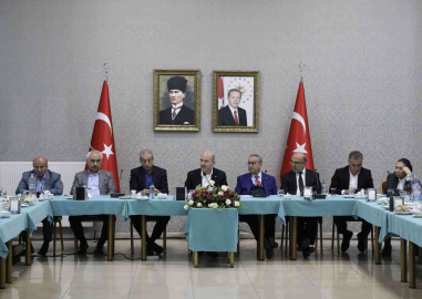Bakan Soylu Diyarbakırda kanaat önderleriyle bir araya geldi