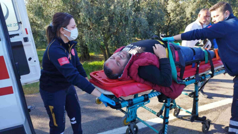Otomobil İlaç Tankerine Çarptı: 3 Yaralı