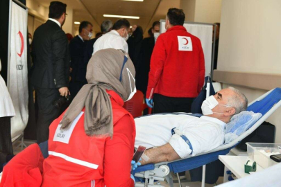 Yargıtay Başkanı Akarca ve Yargıtay Cumhuriyet Başsavcısı Şahin kan bağışında bulundu