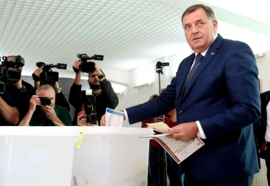 Bosna-Hersekte ayrılıkçı Bosnalı Sırp lider Dodikin seçim galibiyeti onaylandı