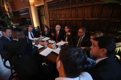 CHP lideri Kılıçdaroğlu, İngilterede teknoloji yatırımı yapan şirket yetkilileriyle buluştu