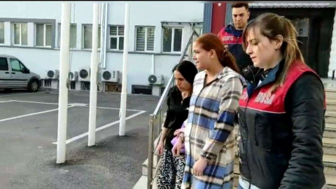 Güneş Gözlüklü Ve Maskeli Kadın Hırsızlar Polisten Kaçamadı