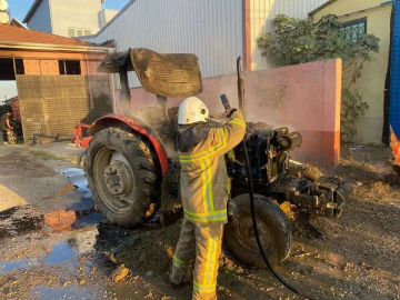 Bursada Traktör Alev Alev Yandı