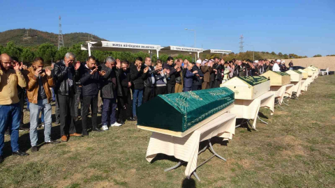 Bursada 8İ Çocuk 9 Kişi Toprağa Verildi