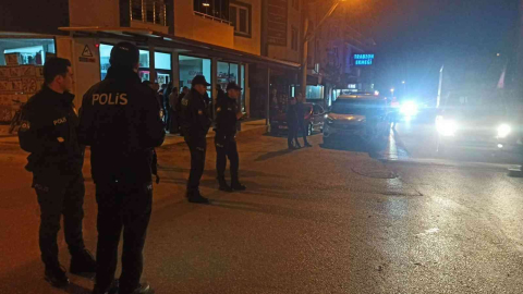 Minibüs Çarpan Komiser Ağır Yaralandı