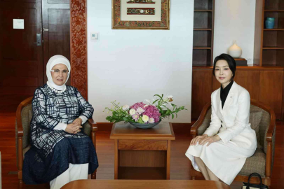 Emine Erdoğan, Endonezyada G20 liderlerinin eşleriyle bir araya geldi