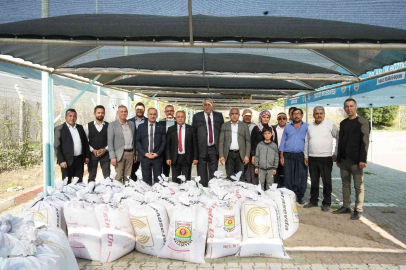 Tarsus Belediyesi çiftçilere ücretsiz ata tohumu buğday dağıttı