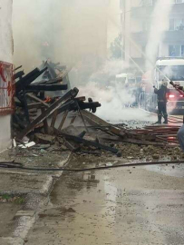 Bursada Bir Ev Alevlere Teslim Oldu