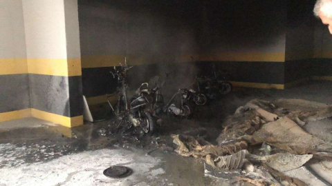 Park Halindeki Motosikletler Alevlere Teslim Oldu