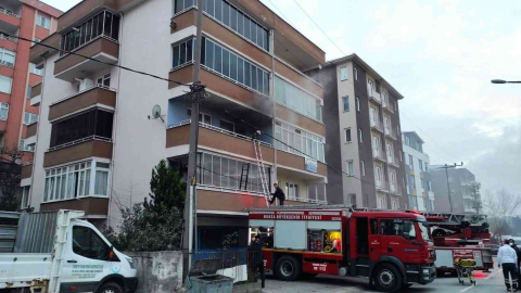 Bursada Evini Ateşe Veren Kadını İtfaiye Kurtardı