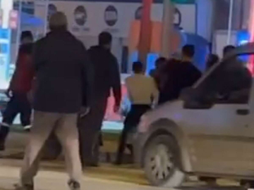 Kadını Taciz Eden Şahsa Meydan Dayağı Kameraya Yansıdı