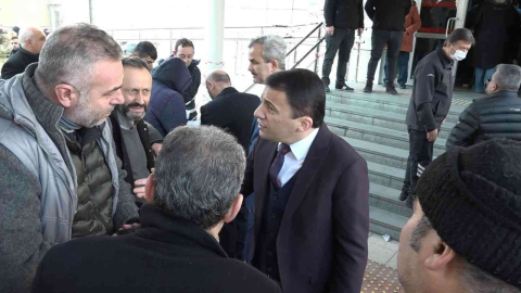 Eyt Müjdesi Sonrası Sgk Önünde Uzun Kuyruklar Oluştu