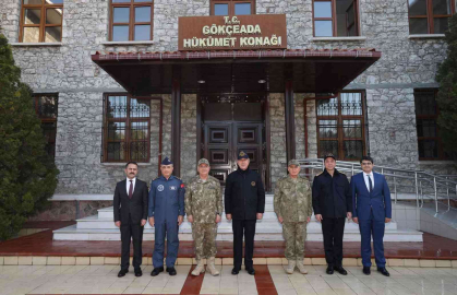 Milli Savunma Bakanı Akar ve komuta kademesinden Gökçeadaya ziyaret